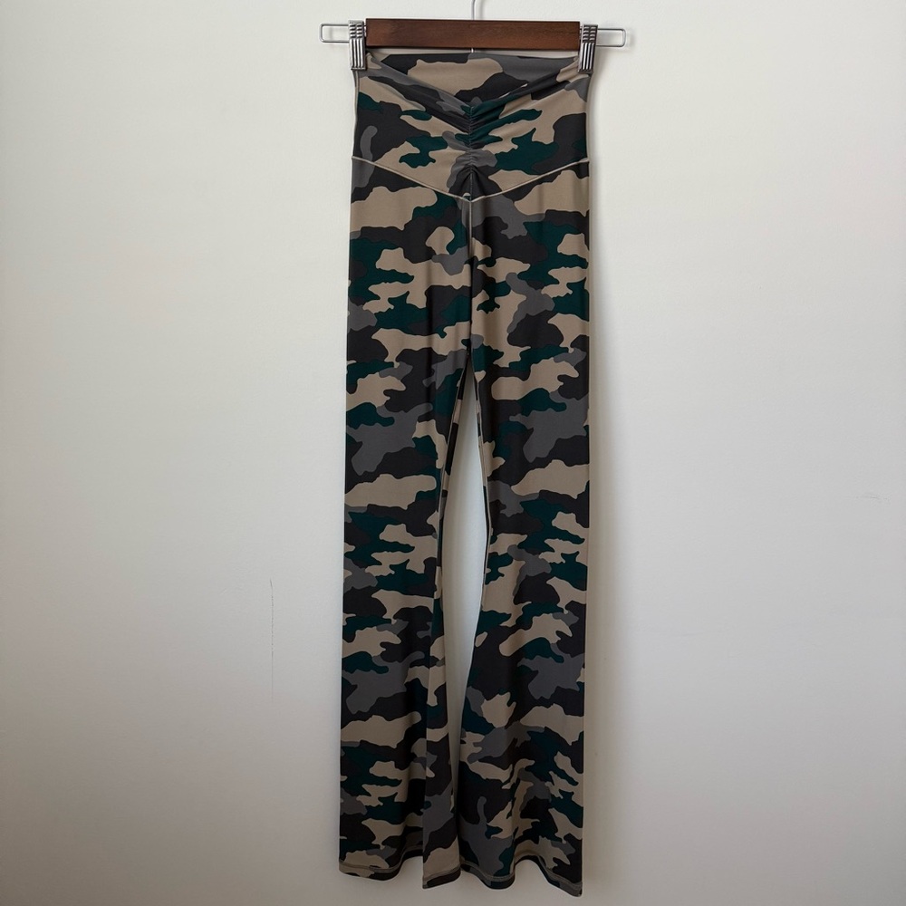 Offline by Aerie Real Me Ruched Flare‎ Leggings Green Camo Size Small